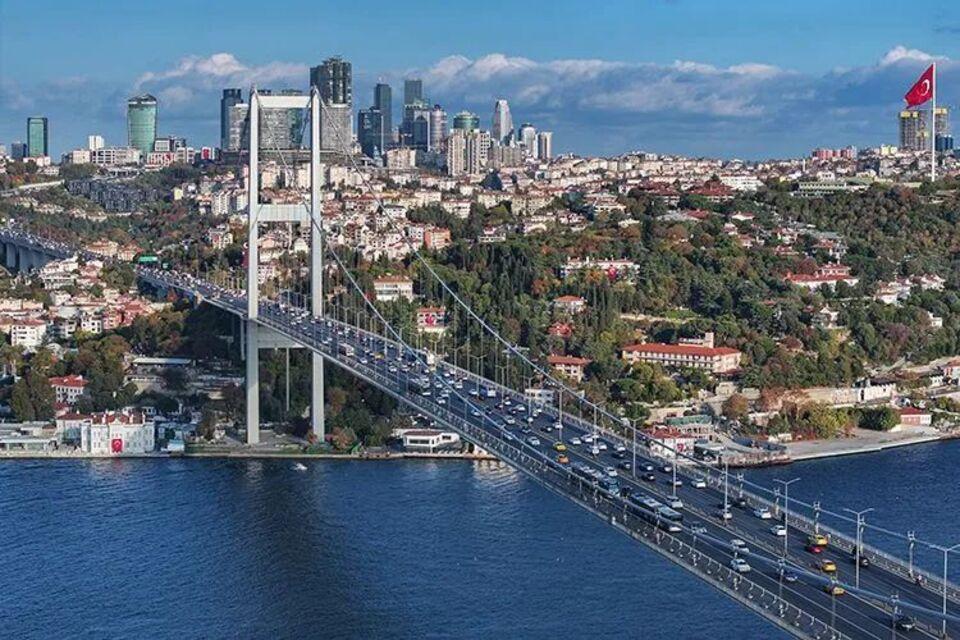 Köprü ve otoyollar müteahhitlere mi kalacak?